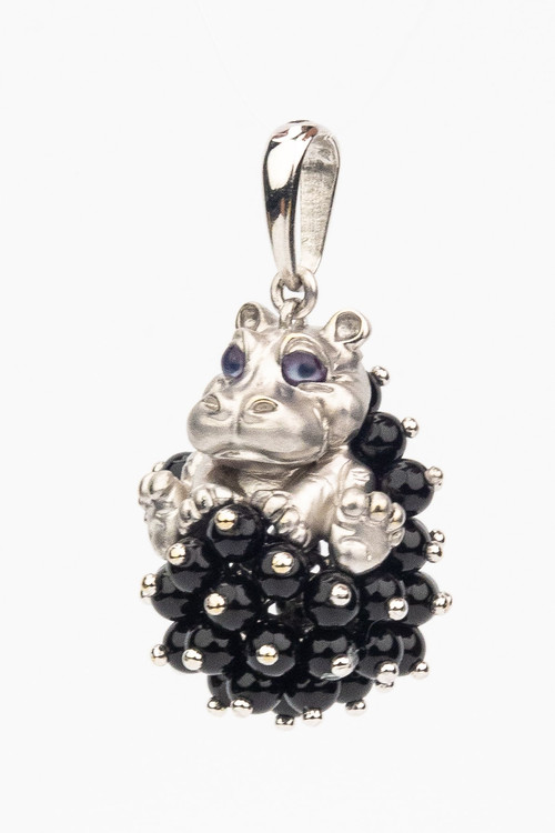 Подвеска из белого золота c эмалью и ониксом