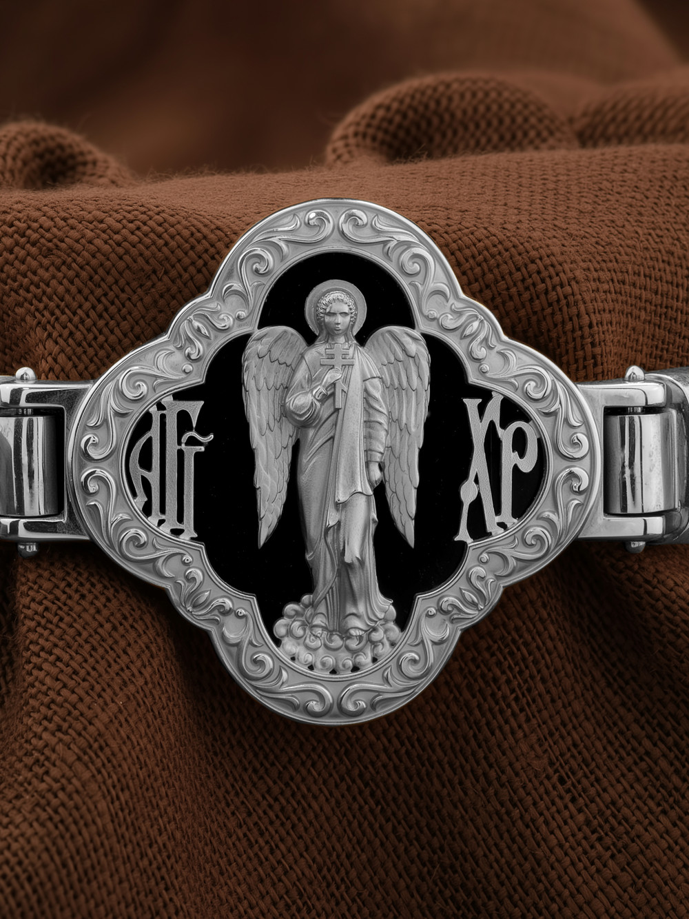 Браслет из белого золота c шнурком и ониксом