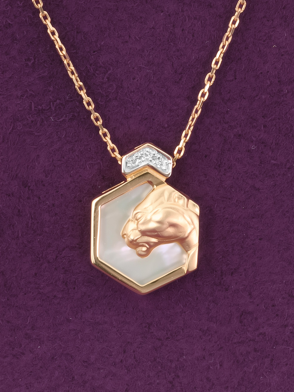 Колье из золота c бриллиантами и перламутром