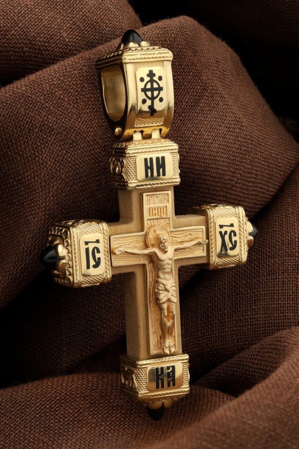 Крест из лимонного золота c эмаль , ониксом и деревом груши