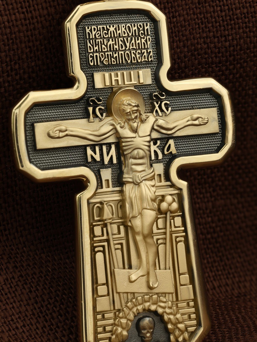 Крест из лимонного золота