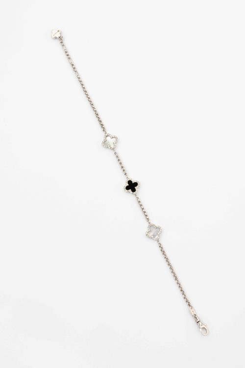 Браслет из белого золота c бриллиантами, ониксом и перламутром