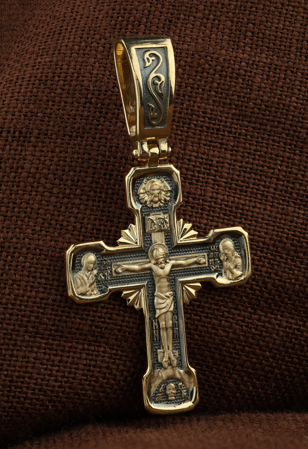 Крест из лимонного золота