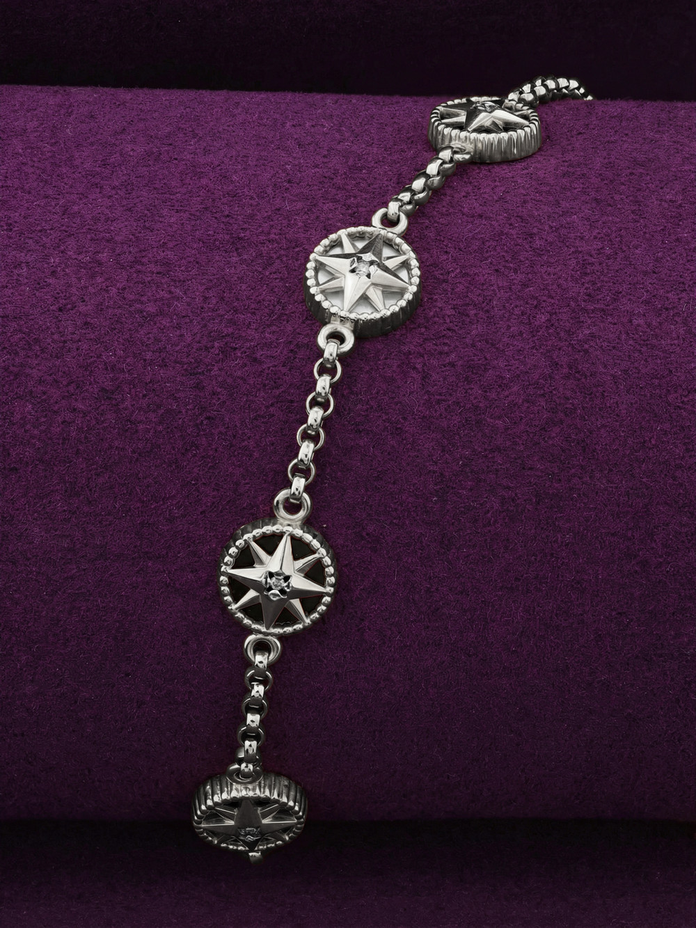 Браслет из белого золота c бриллиантами, ониксом и перламутром