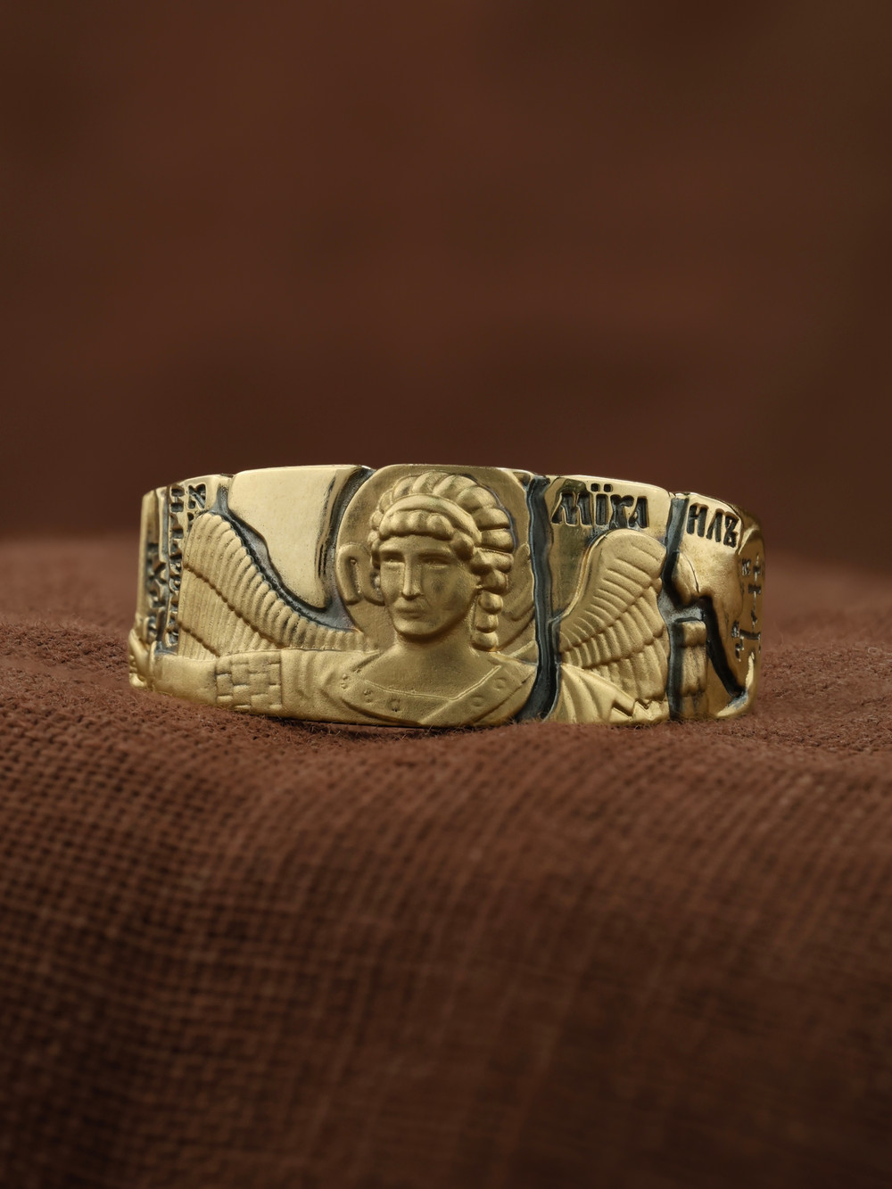 Кольцо из лимонного золота