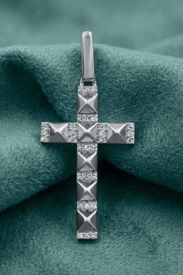 Крест из белого золота c бриллиантами