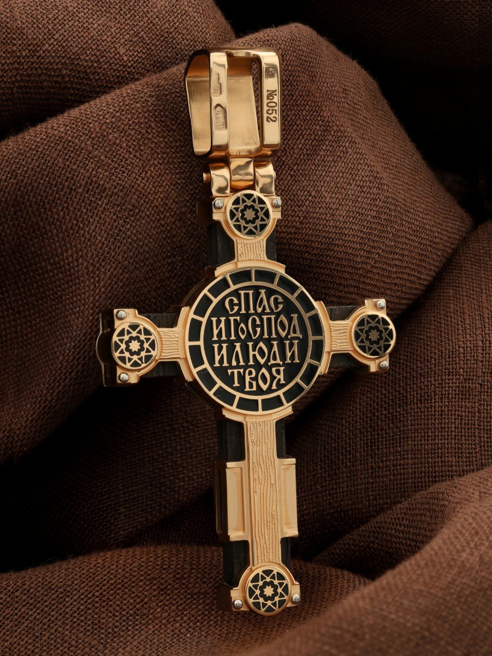 Крест из золота c эмаль и эбеновым деревом