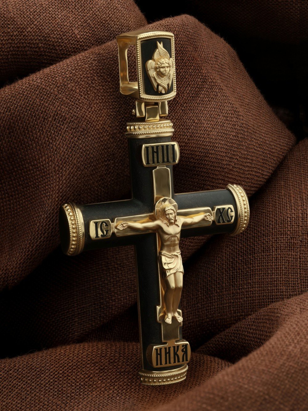 Крест из лимонного золота c эмаль и эбеновым деревом