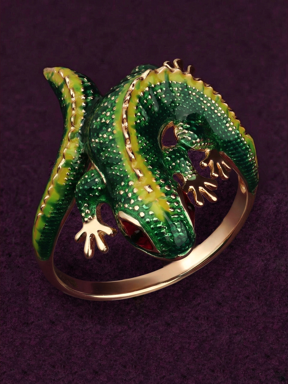 Кольцо из золота c эмаль