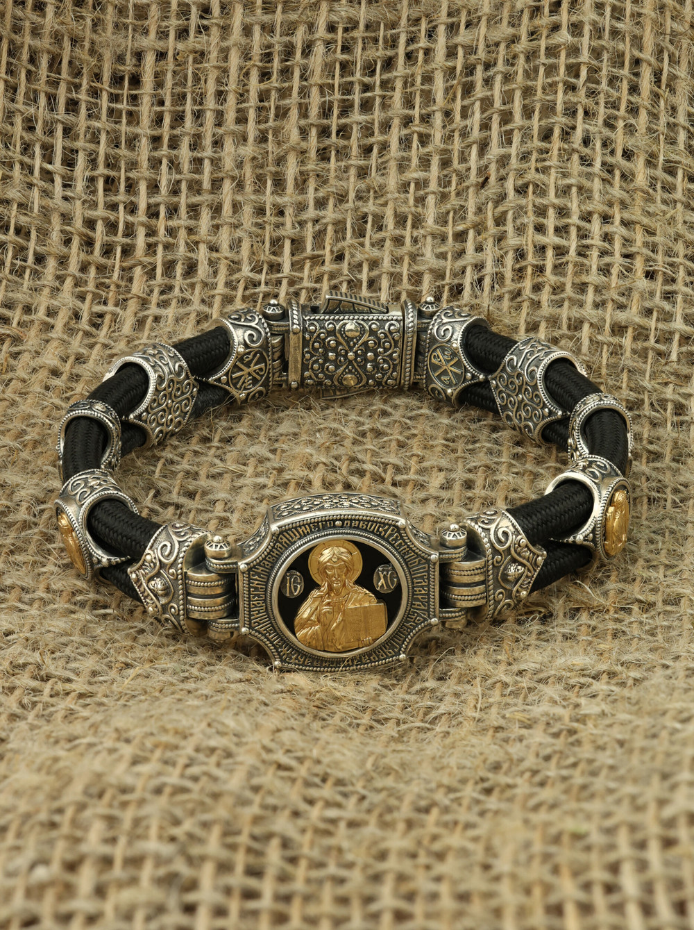 Браслет из серебра и золота c ониксом и шёлковым шнурком