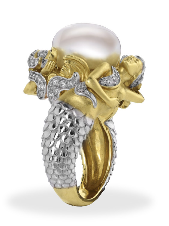 Кольцо из лимонного золота c бриллиантами и жемчугом