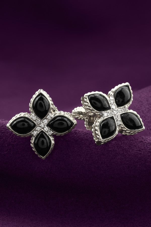 Серьги из белого золота c бриллиантами и ониксом