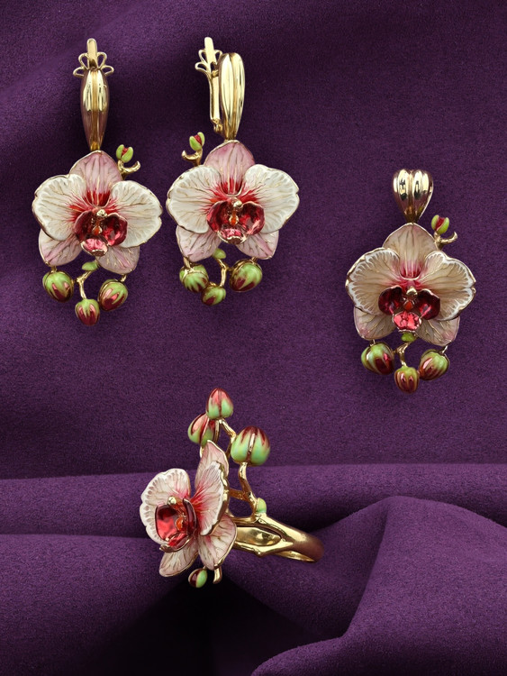 Кольцо из лимонного золота c эмаль