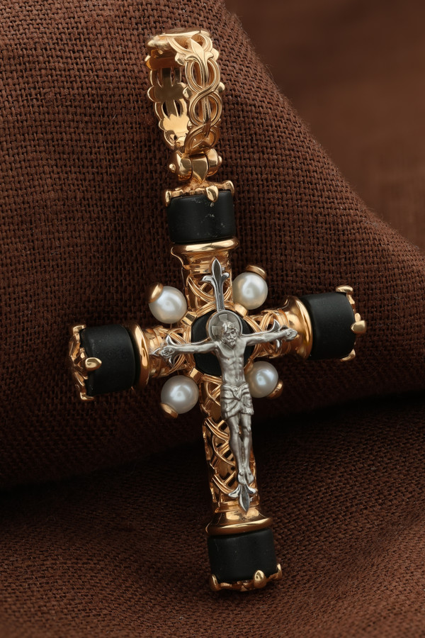 Крест из золота c жемчугом и ониксом