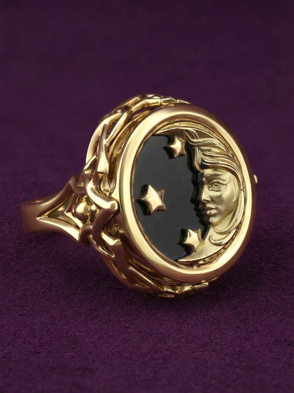 Кольцо из лимонного золота c ониксом и перламутром