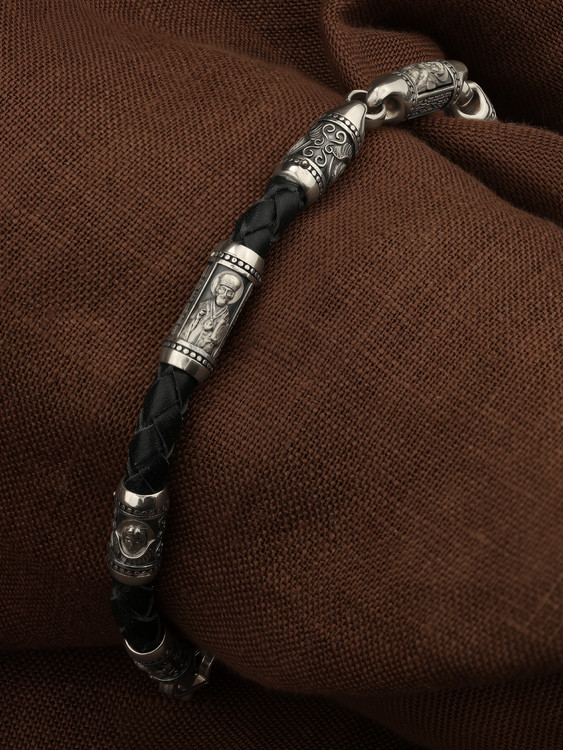 Браслет из белого золота c кожаным шнурком