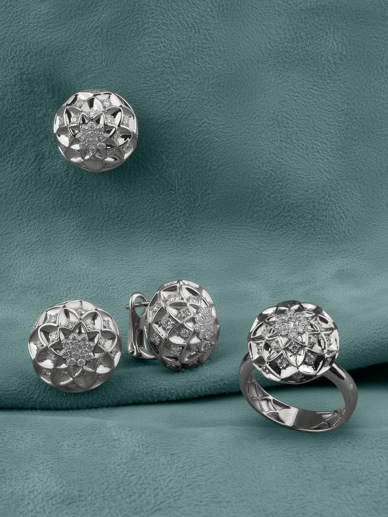 Серьги из белого золота c бриллиантами