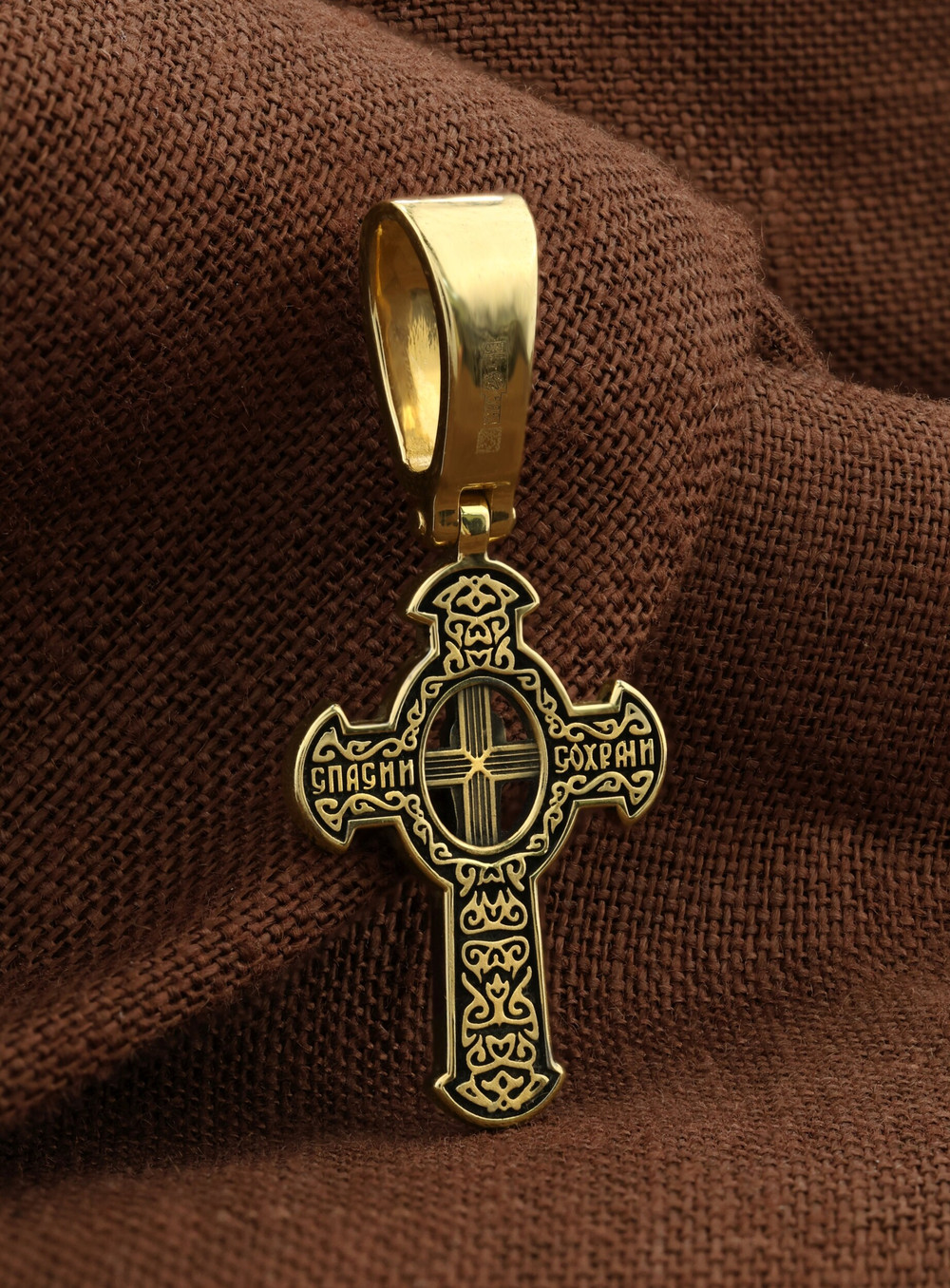 Крест из лимонного золота