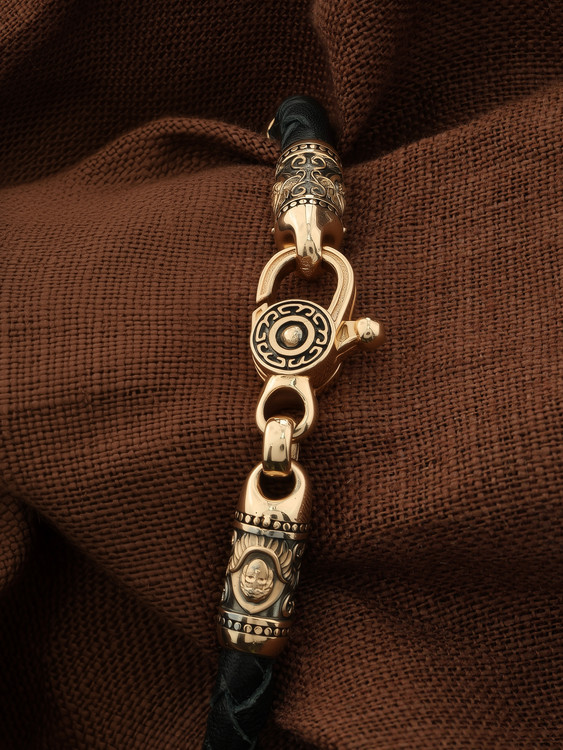 Браслет из золота c кожаным шнурком и ониксом