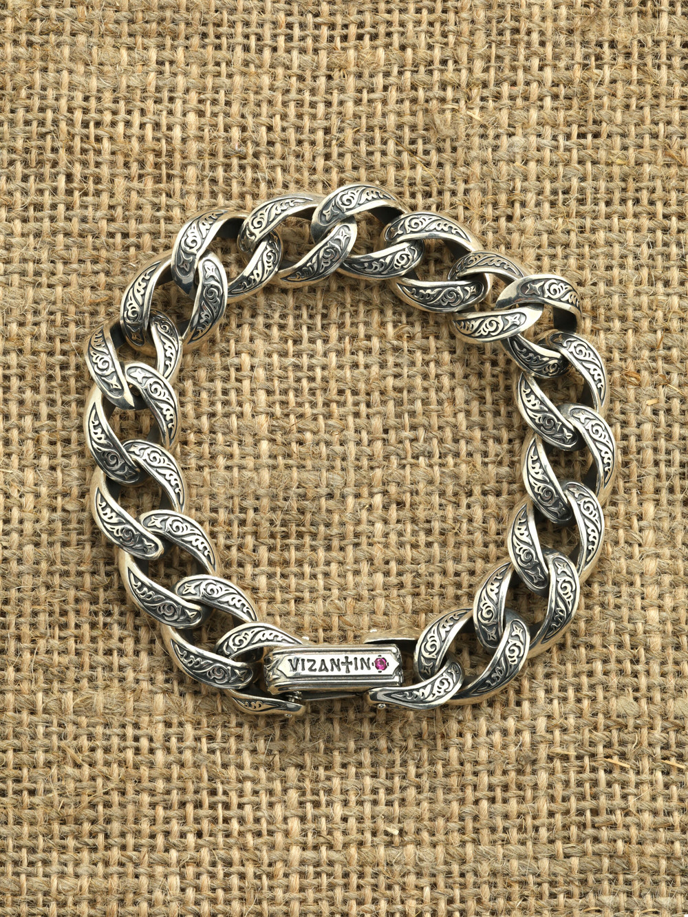 Браслет из серебра c рубином