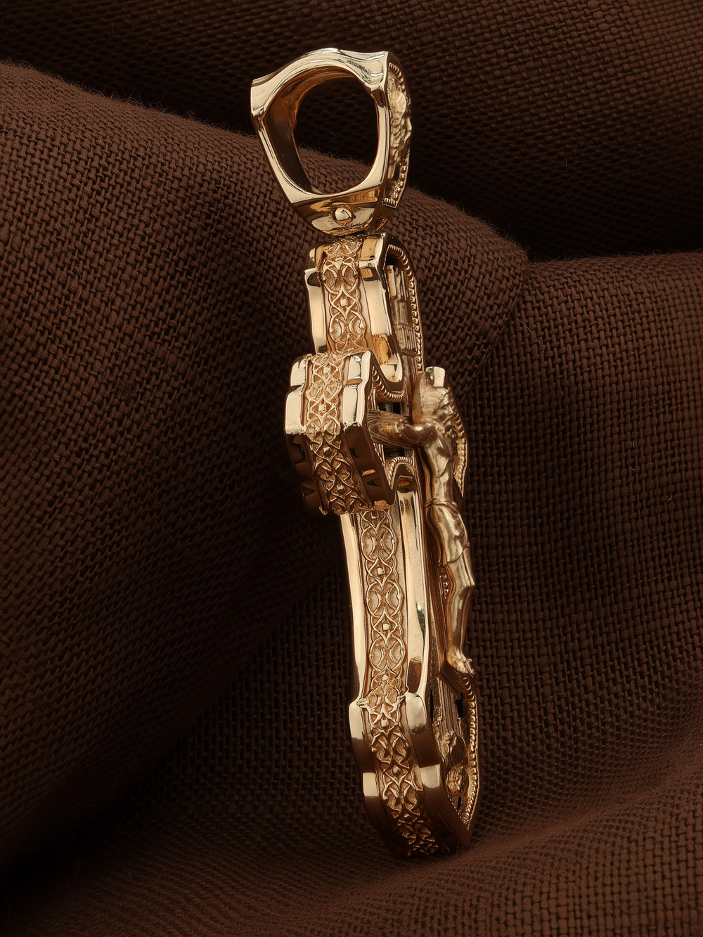 Крест из золота c ониксом