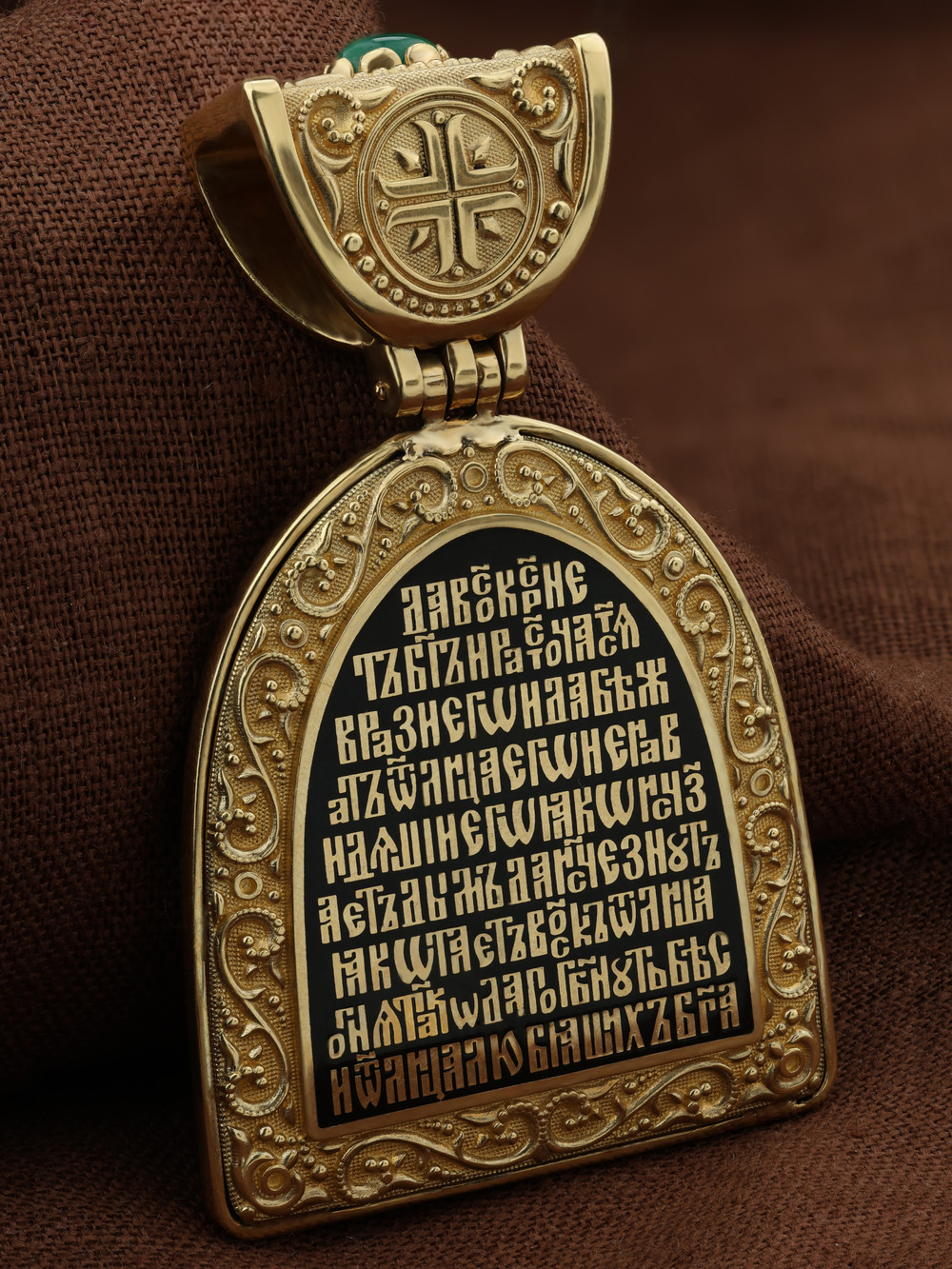 Образок из лимонного золота c эмаль , хризопразом и бивнем мамонта