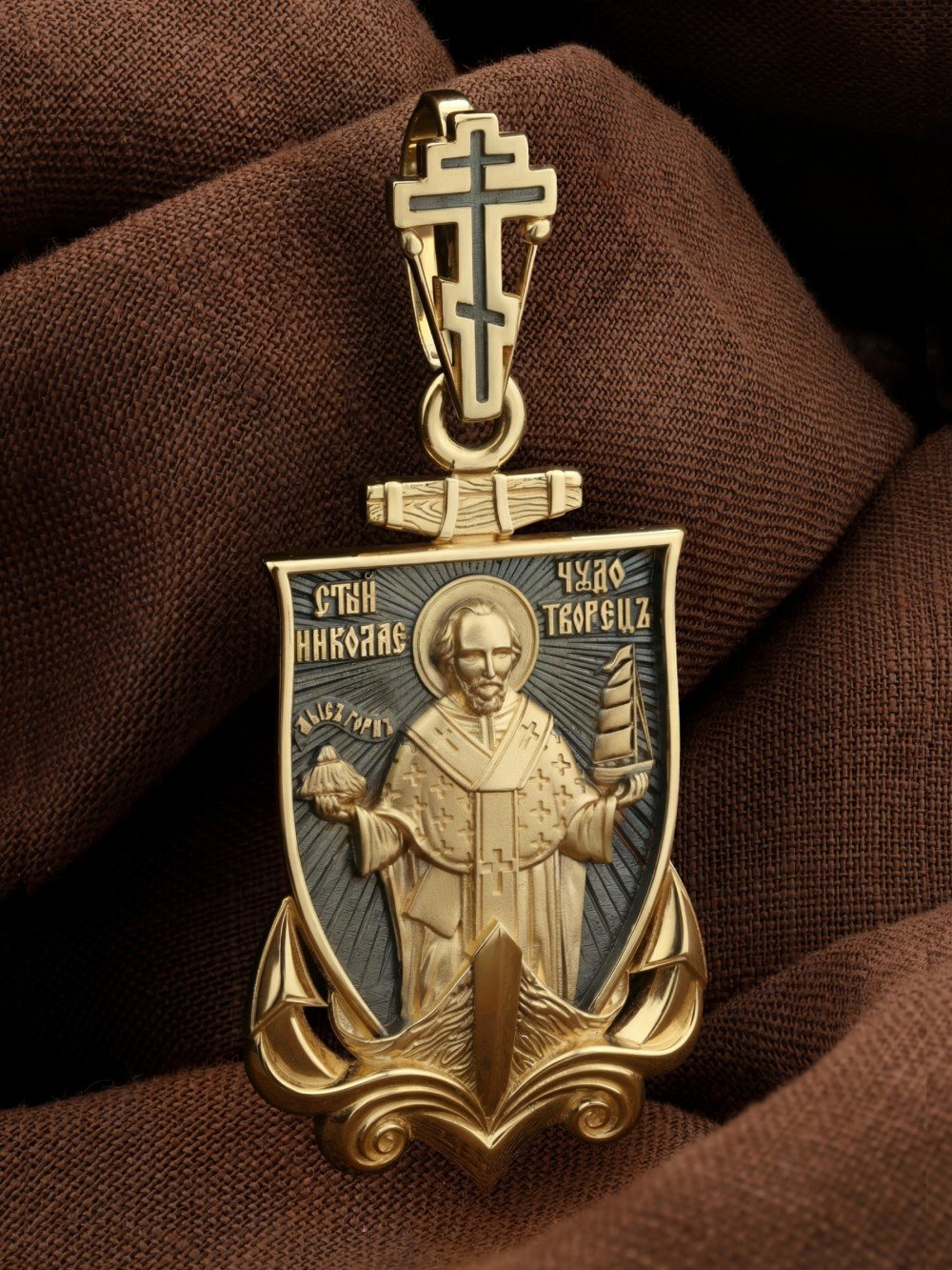 Образок из лимонного золота c эмалью