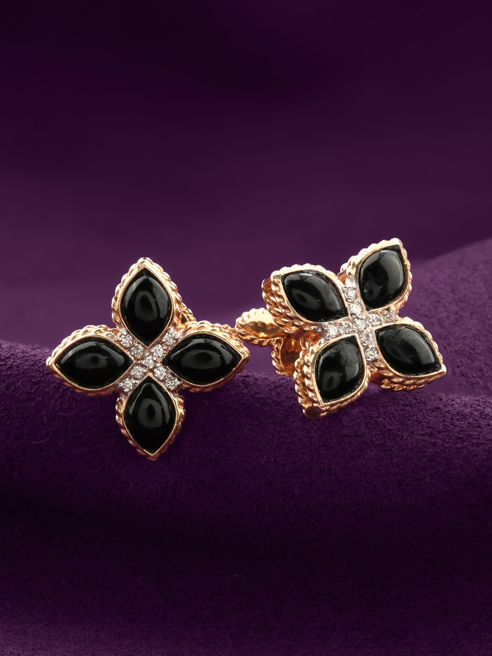 Серьги из золота c бриллиантами и ониксом