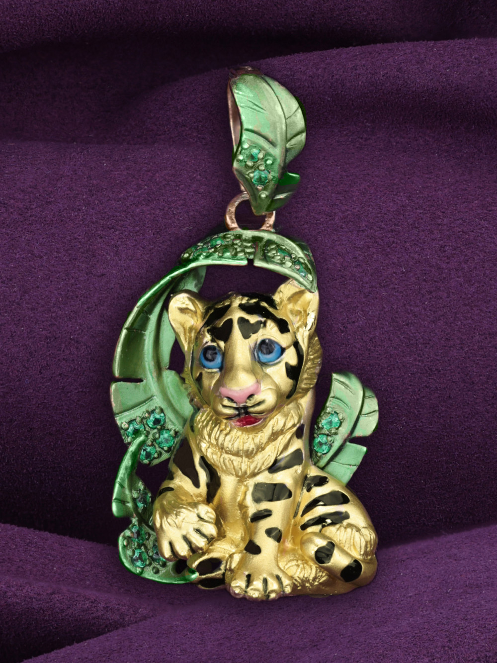 Подвеска из золота c эмаль и изумрудом