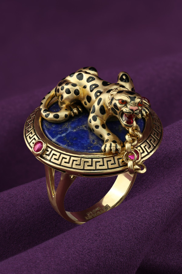 Кольцо из лимонного золота c эмаль , рубином и лазуритом