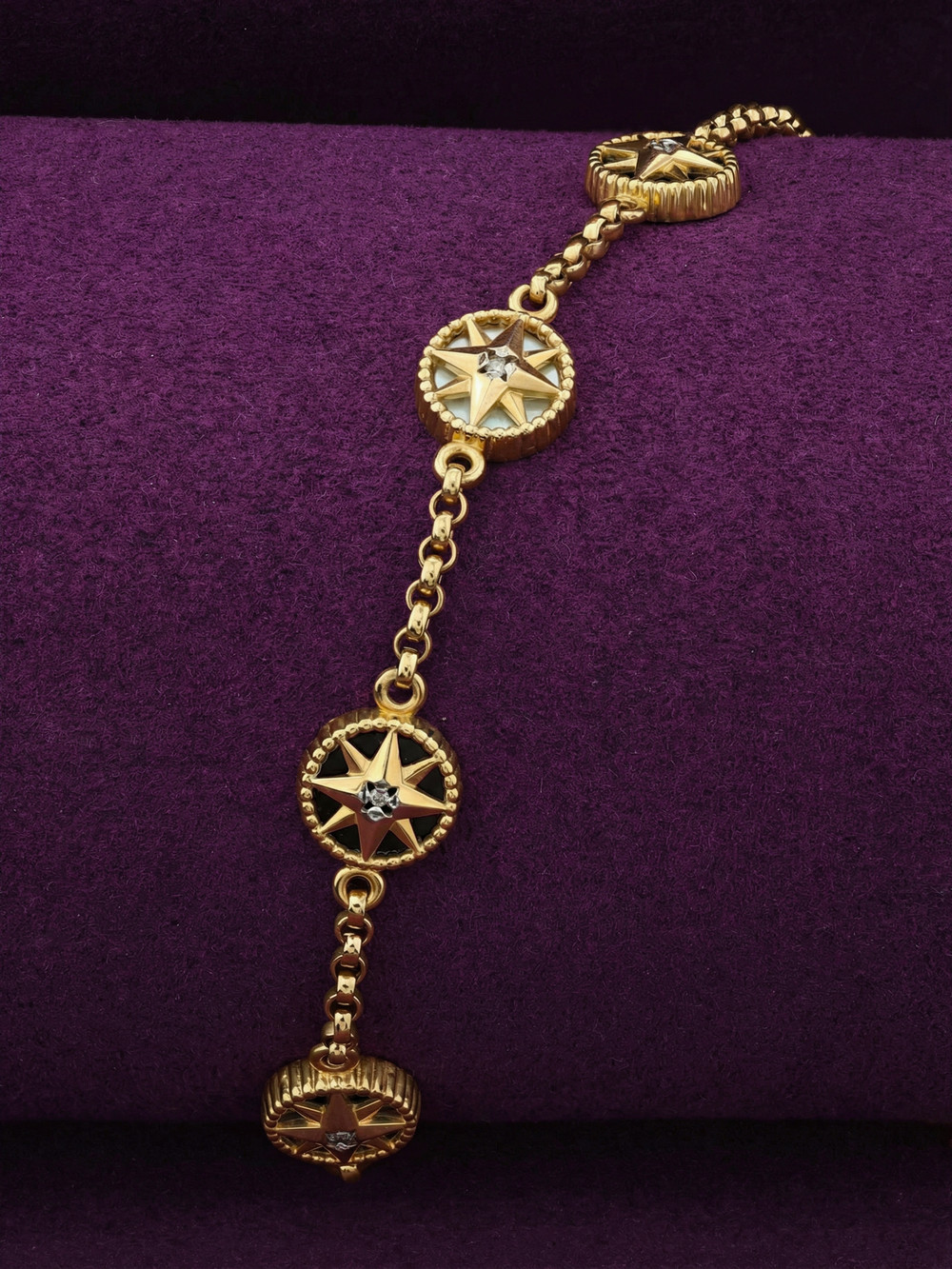 Браслет из лимонного золота c бриллиантами, ониксом и перламутром