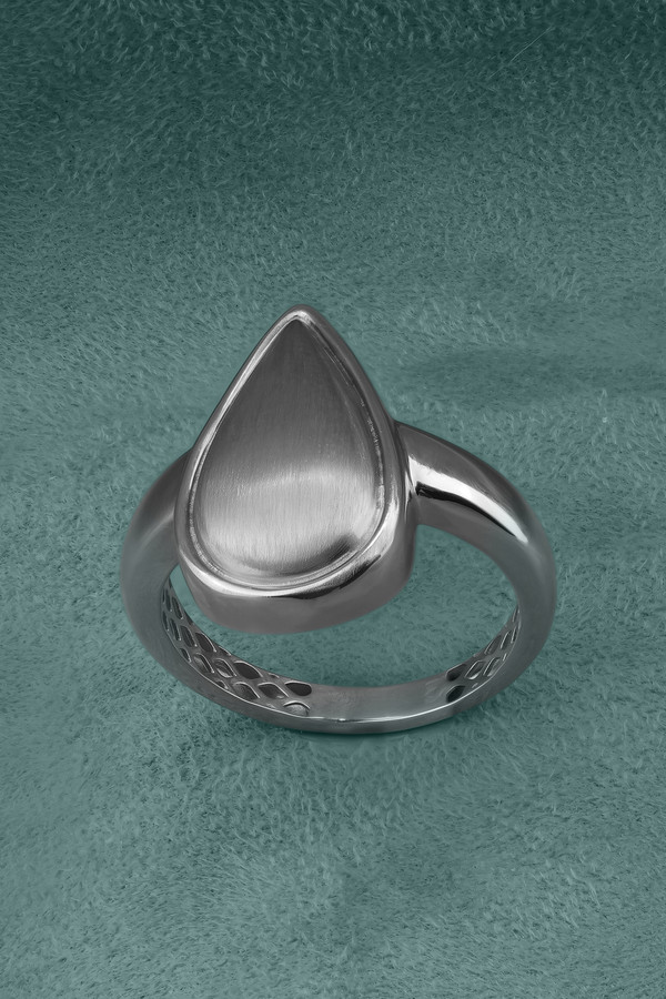 Кольцо из белого золота