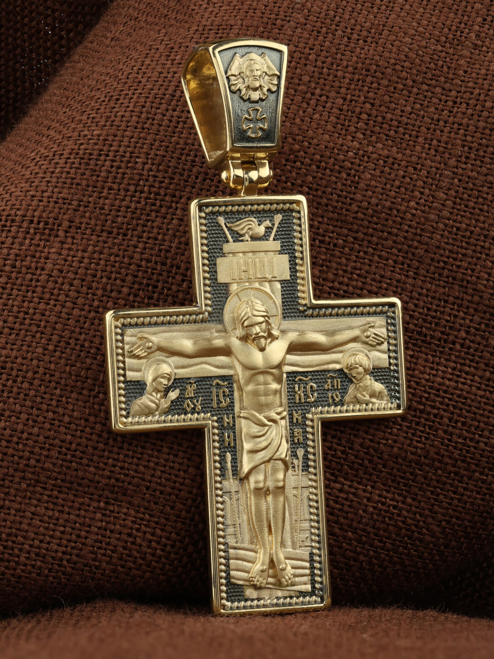 Крест из лимонного золота