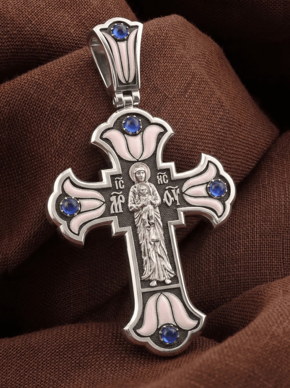 Крест из белого золота c эмалью и сапфиром