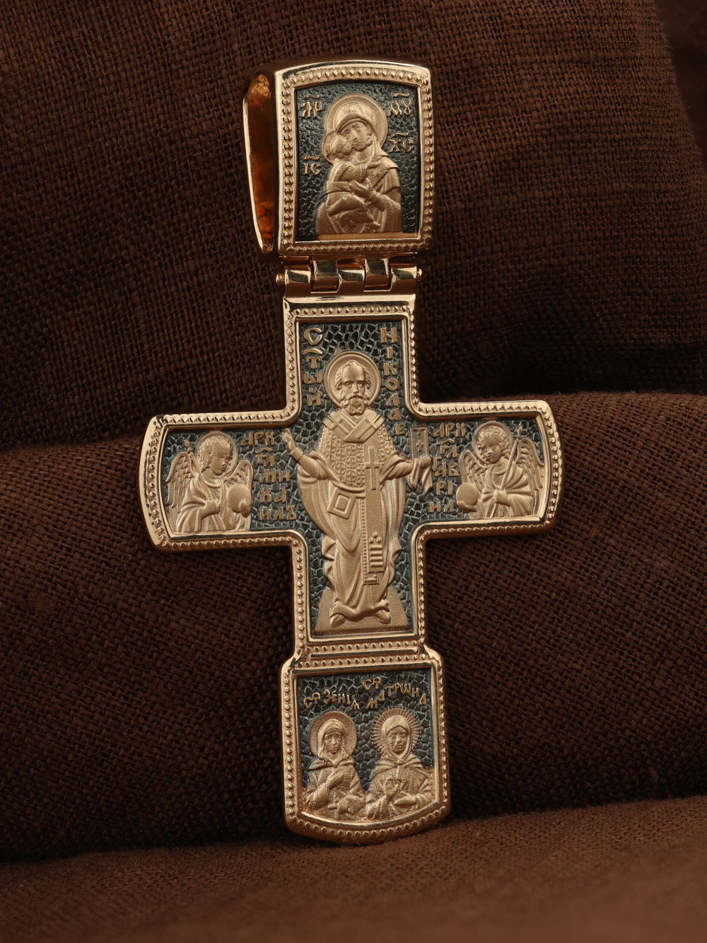 Крест из золота