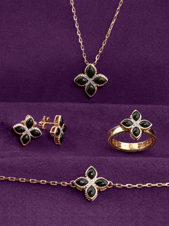 Кольцо из золота c бриллиантами и ониксом