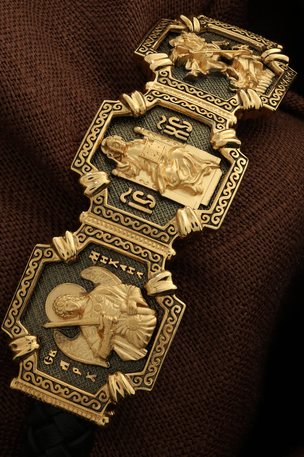 Браслет из лимонного золота c шнурком