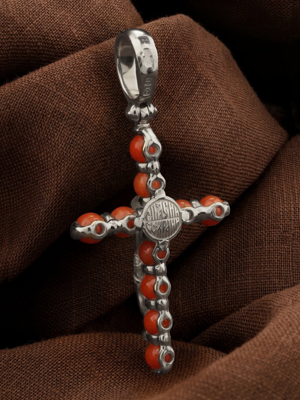 Крест из белого золота c кораллом