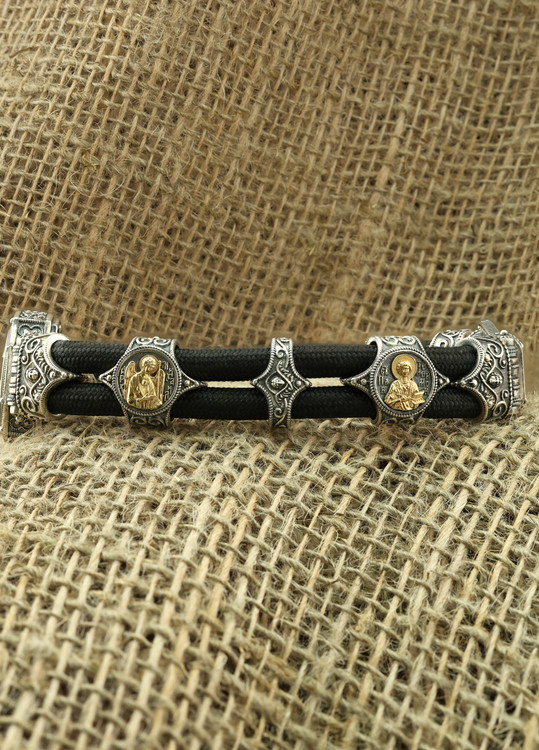 Браслет из серебра и золота c ониксом и шёлковым шнурком