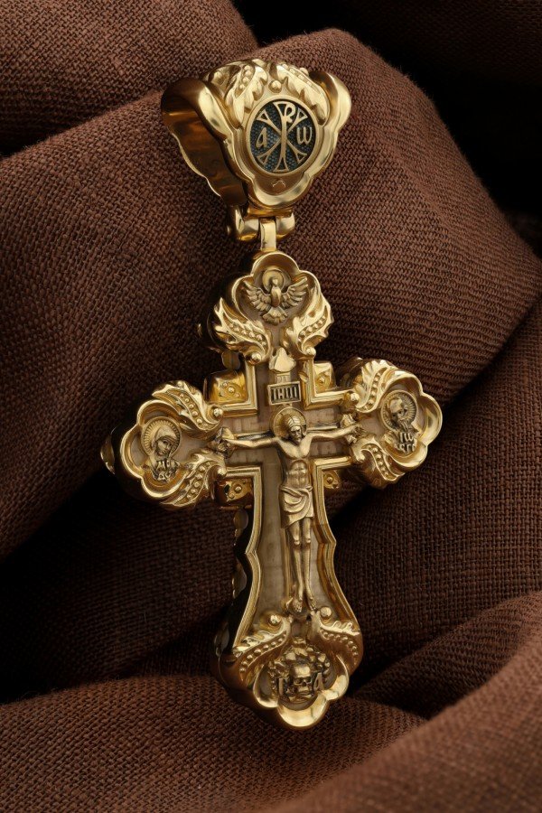 Крест из лимонного золота c деревом груши