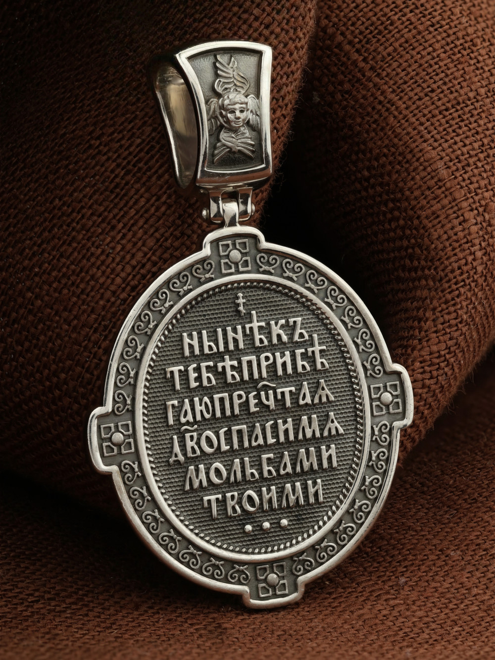 Образок из белого золота c бриллиантами