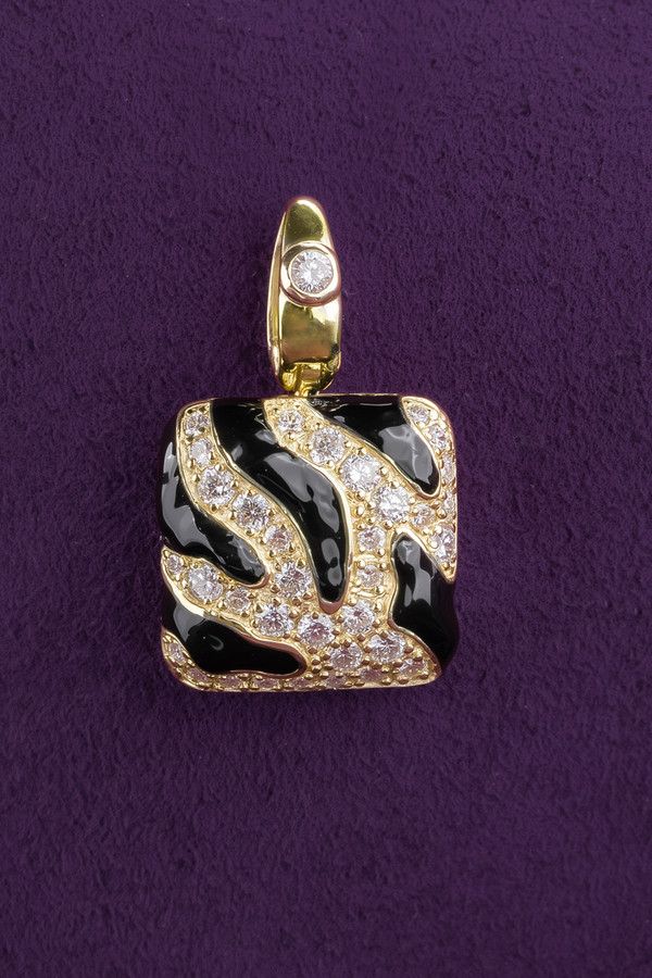 Подвеска из лимонного золота c эмаль и бриллиантами