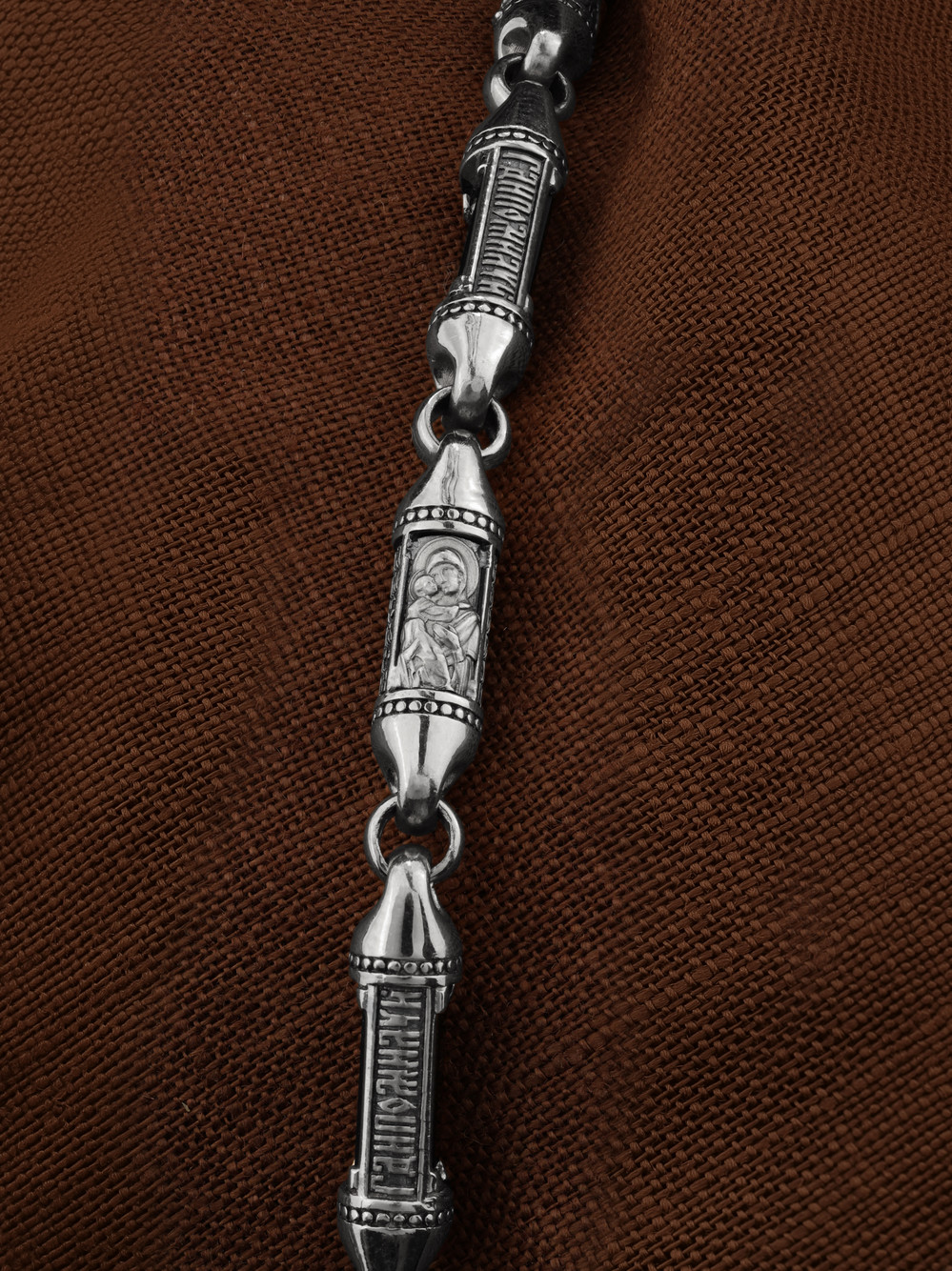 Шнурок кожаный из белого золота c кожаным шнурком и ониксом