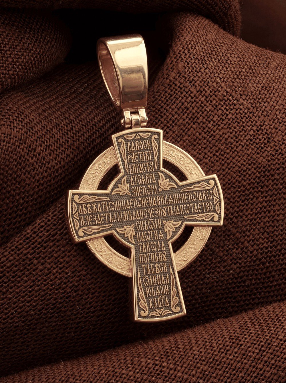 Крест из золота