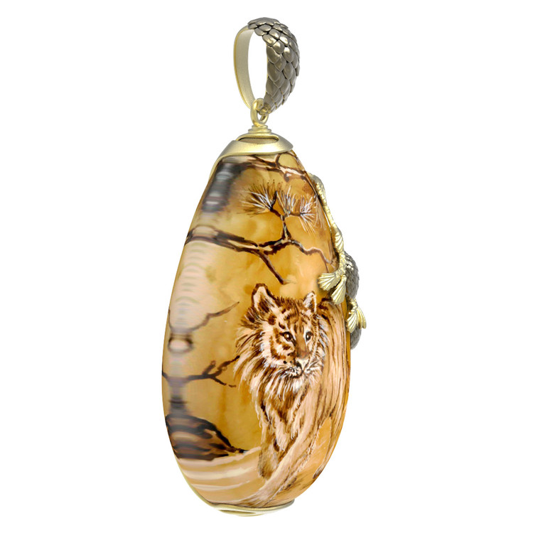 Подвеска из лимонного золота c росписным янтарём