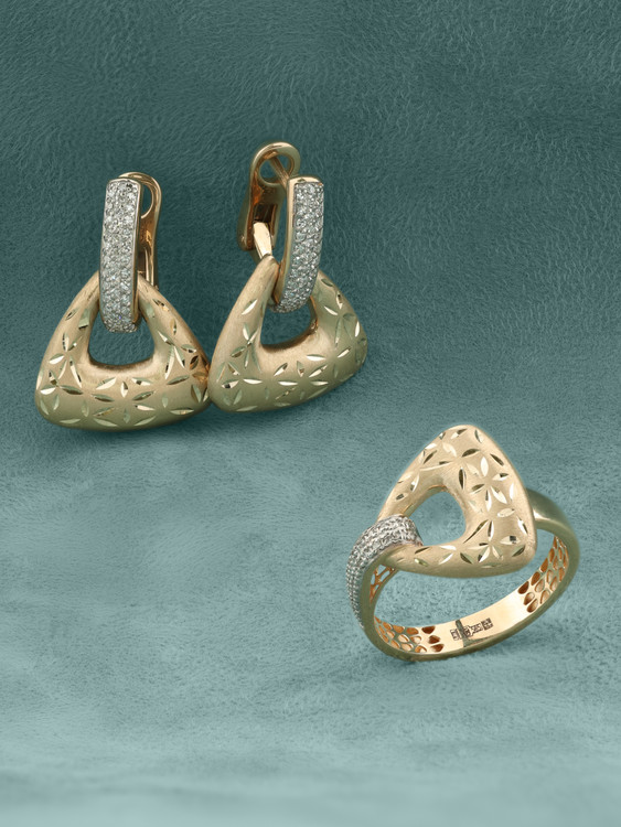 Кольцо из золота c бриллиантами