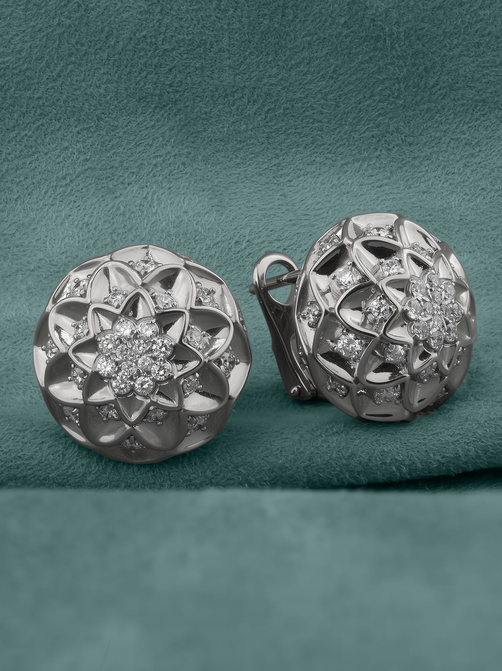 Серьги из белого золота c бриллиантами