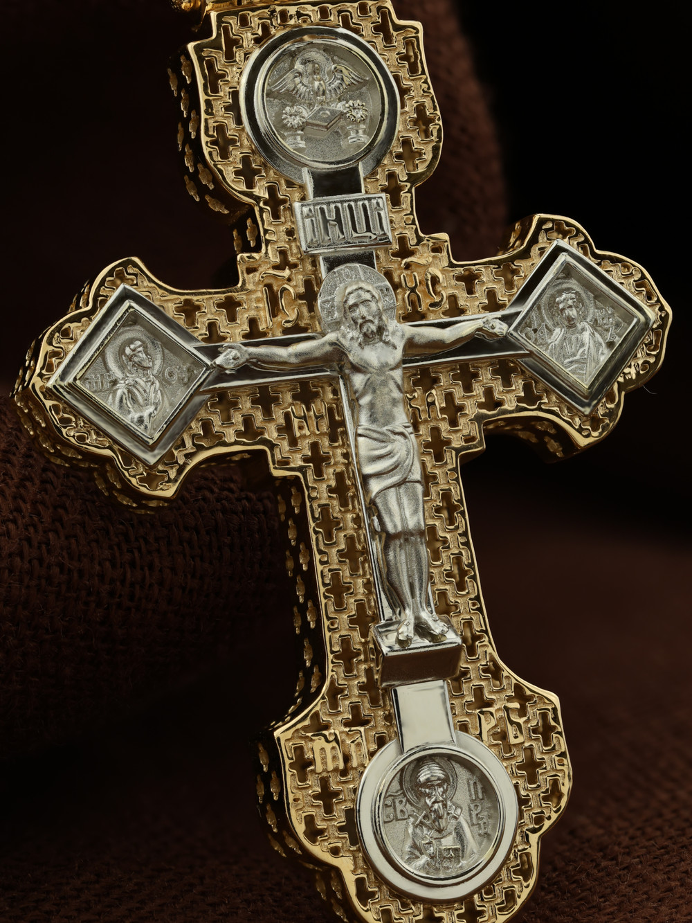 Крест из лимонного золота