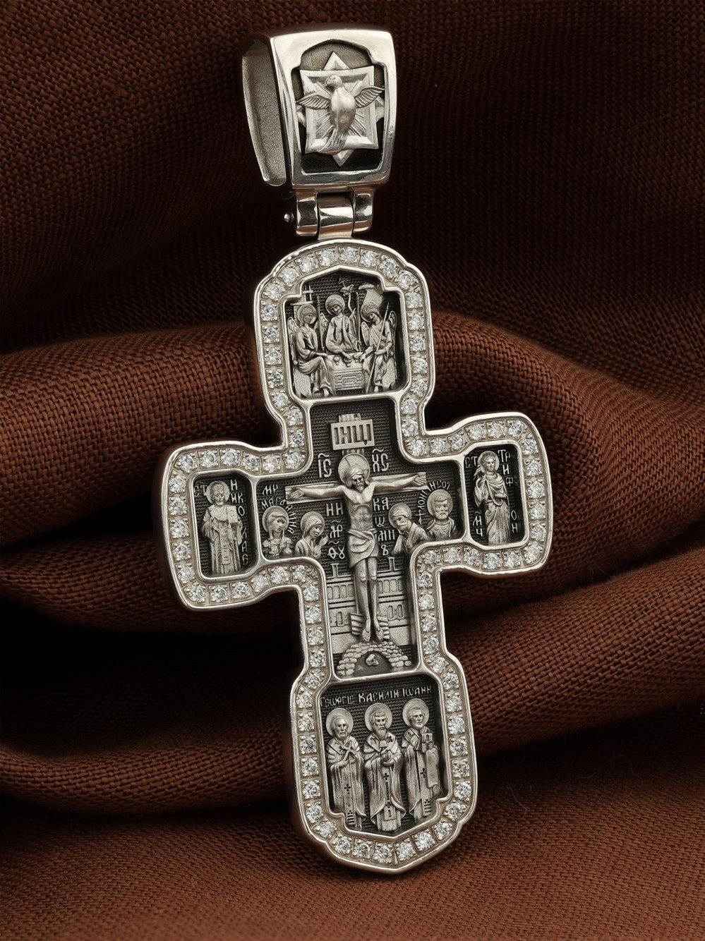 Крест из белого золота c бриллиантами