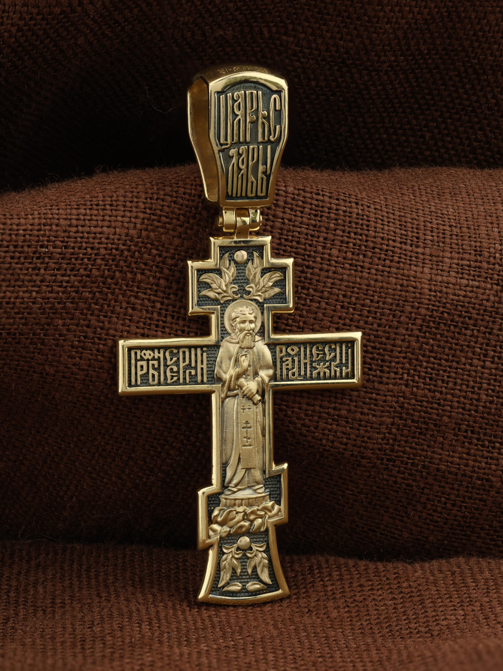 Крест из лимонного золота